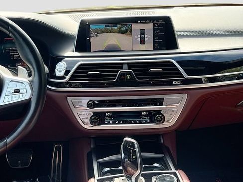 Used 2022 BMW 750i xDrive w/ Executive Package image 19