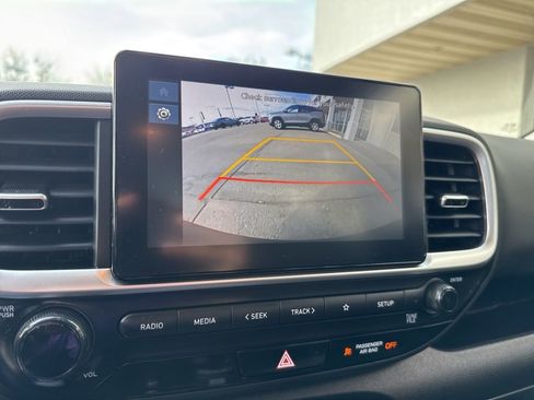 Used 2025 Hyundai Venue SEL image 20