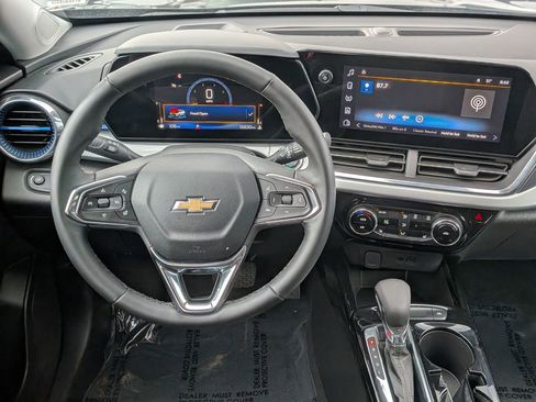 Certified 2025 Chevrolet Trax LT w/ LT Convenience Package image 17