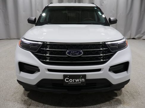 Used 2024 Ford Explorer XLT AWD/4WD image 9