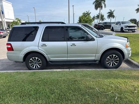 Used 2016 Ford Expedition XLT w/ Equipment Group 202A RWD image 4