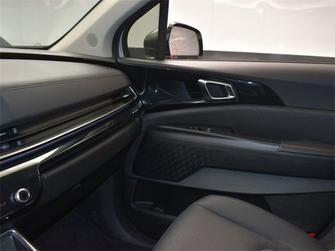 Certified 2025 Kia Carnival SX Prestige image 24