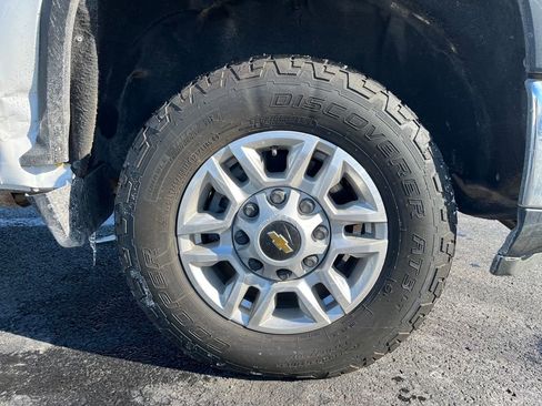 Used 2024 Chevrolet Silverado 2500 LT w/ Convenience Package image 12