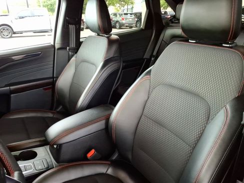 Certified 2025 Ford Escape ST-Line Select AWD/4WD image 10