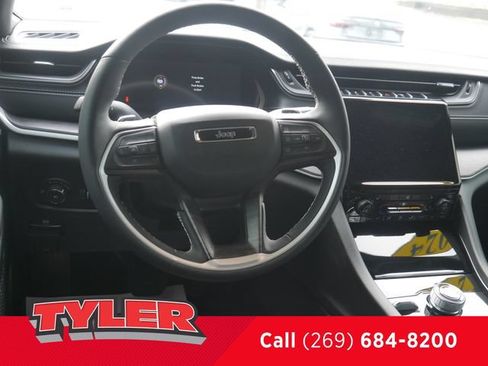 Certified 2024 Jeep Grand Cherokee Limited AWD/4WD image 40