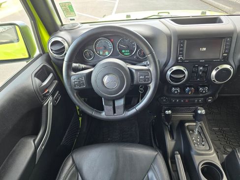 Used 2017 Jeep Wrangler Unlimited Rubicon w/ Max Tow Package image 15