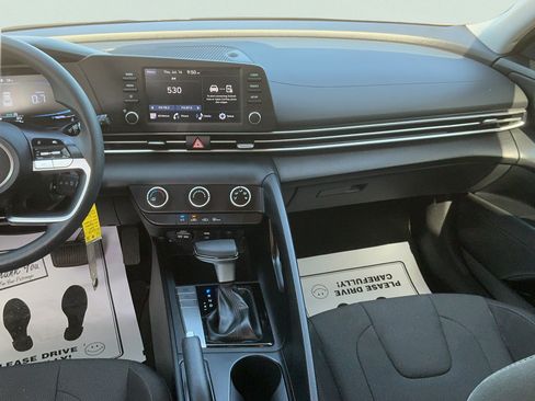 Used 2025 Hyundai Elantra SE FWD image 16