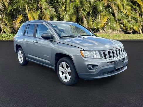 Used 2013 Jeep Compass Latitude w/ Sun/Sound Group AWD/4WD image 5