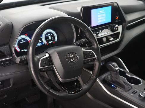 Used 2025 Toyota Highlander XSE AWD/4WD image 23