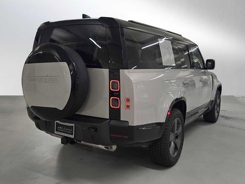 New 2026 Land Rover Defender 130 X-Dynamic SE image 5