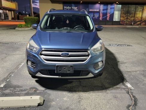Used 2018 Ford Escape SE image 2