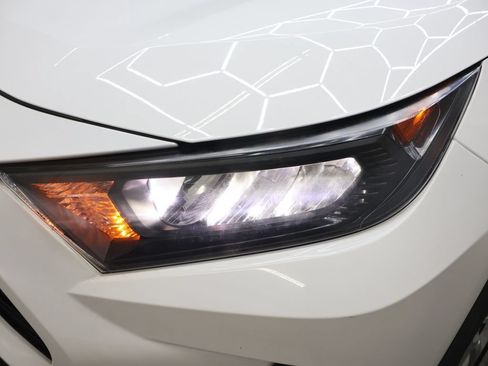 Used 2020 Toyota RAV4 LE FWD image 29