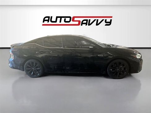 Used 2023 Nissan Maxima SR w/ Sport Mat Group image 8