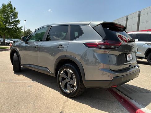 Used 2025 Nissan Rogue SV FWD image 8
