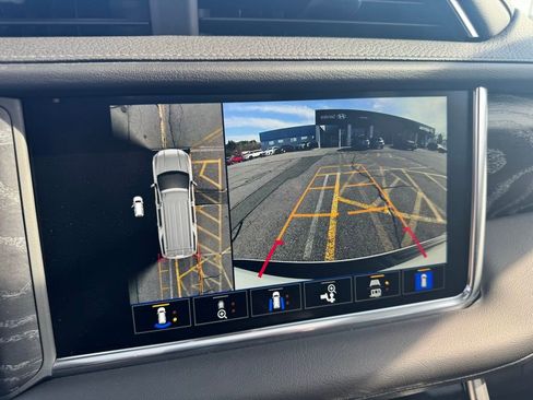 Used 2022 GMC Yukon Denali w/ Denali Premium Package image 31