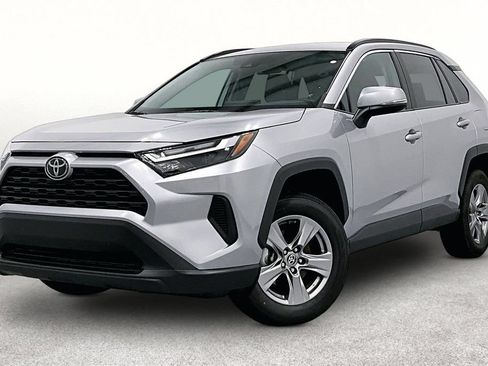 Used 2025 Toyota RAV4 XLE FWD image 12