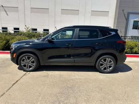 Used 2023 Kia Seltos S w/ Navigation Package FWD image 5