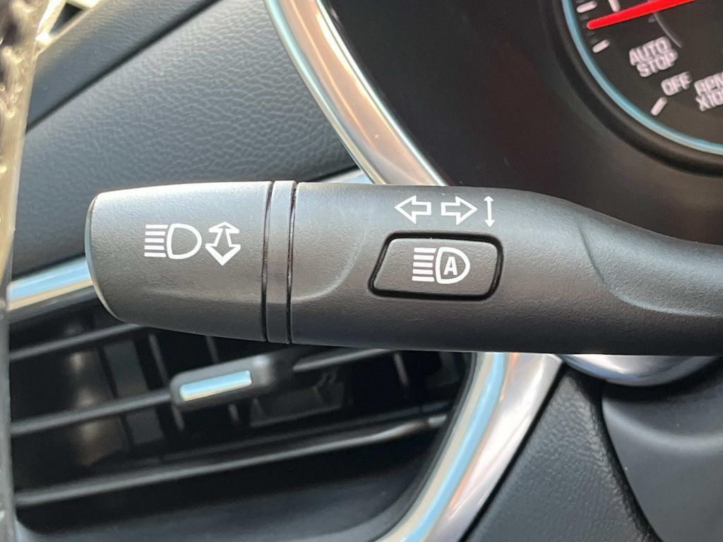 Used 2021 Chevrolet Equinox LT FWD image 44