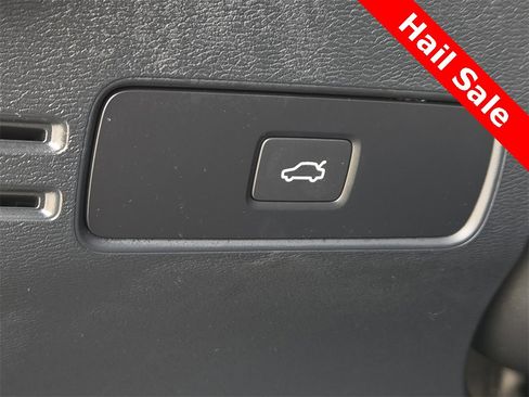 Used 2024 Volvo XC40 B5 Core image 22