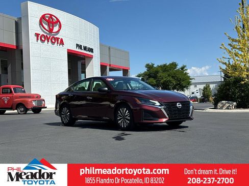 Used 2025 Nissan Altima 2.5 SV FWD image 1