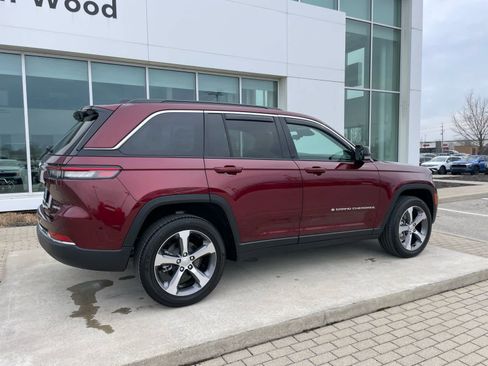 Used 2025 Jeep Grand Cherokee Limited w/ Trailer Tow Package AWD/4WD image 14