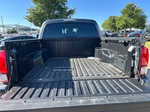 Used 2021 Toyota Tacoma SR5 RWD image 9