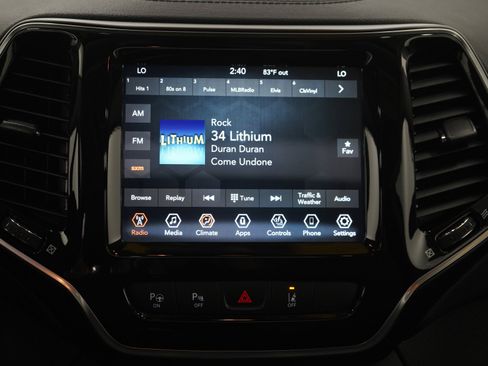 Used 2022 Jeep Cherokee Limited AWD/4WD image 16