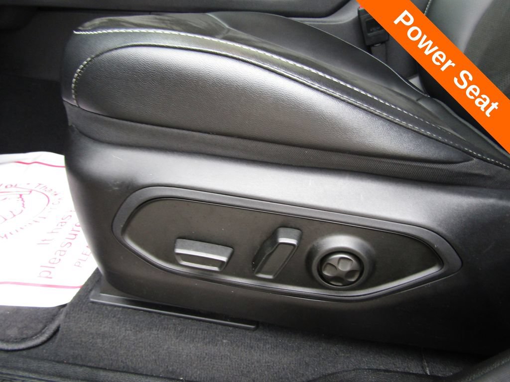 Used 2025 Jeep Grand Cherokee Altitude AWD/4WD image 6