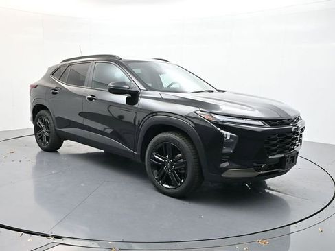 Used 2024 Chevrolet Trax ACTIV w/ Driver Confidence Package image 3