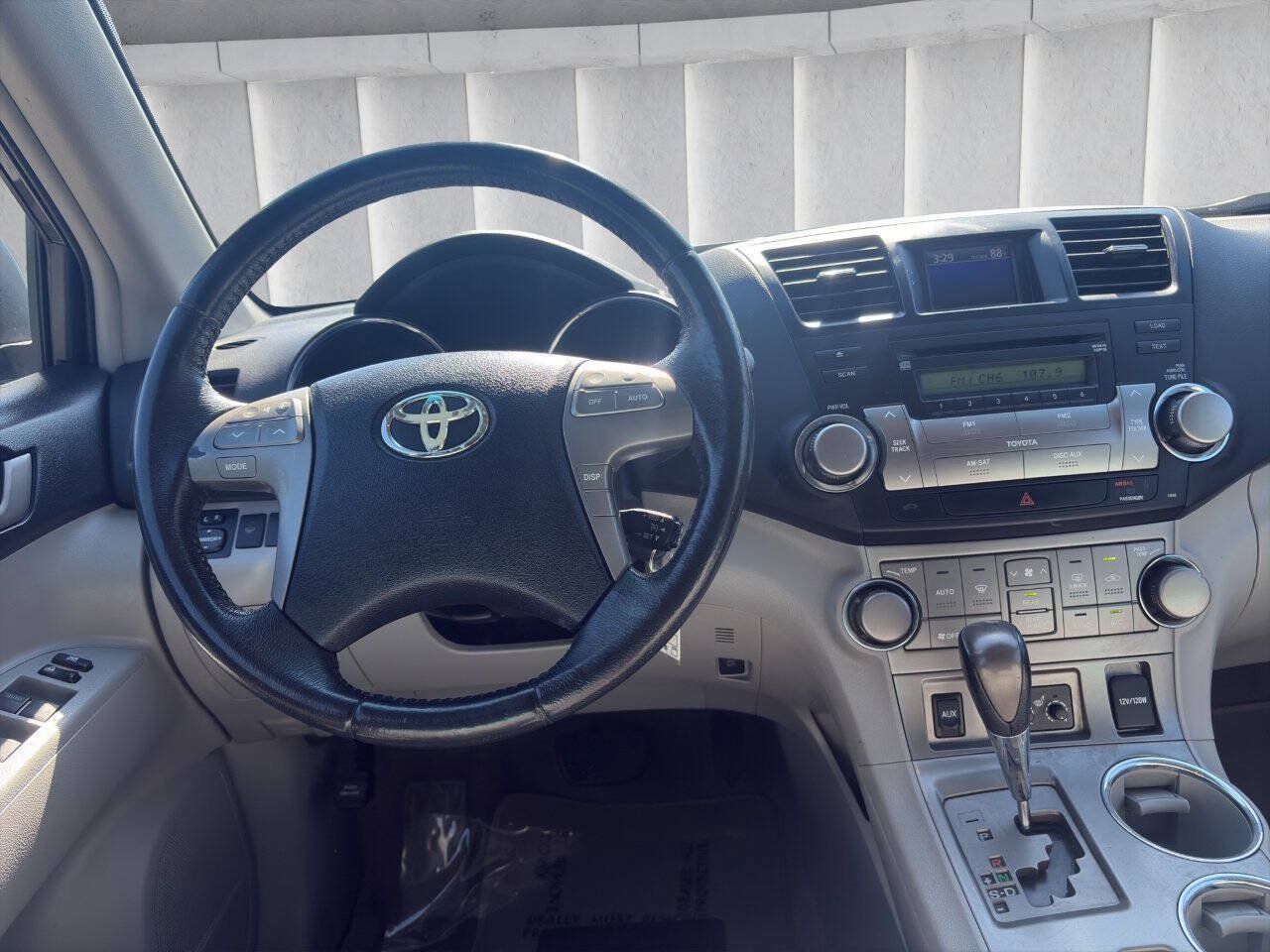 Used 2010 Toyota Highlander SE AWD/4WD image 12