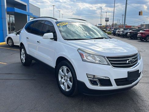 Used 2017 Chevrolet Traverse LT w/ Style and Technology Package FWD image 8