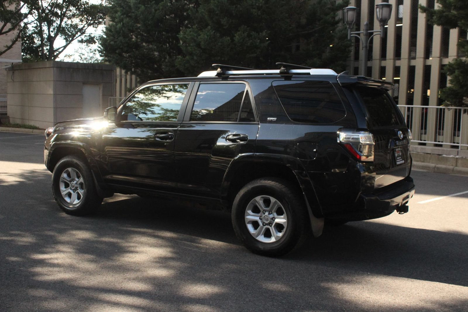 Used 2016 Toyota 4Runner SR5 AWD/4WD image 9