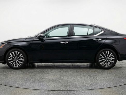 Used 2025 Nissan Altima 2.5 SV image 5