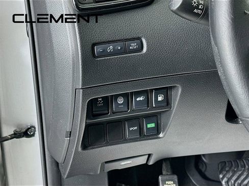 Used 2020 Nissan Rogue SV image 11