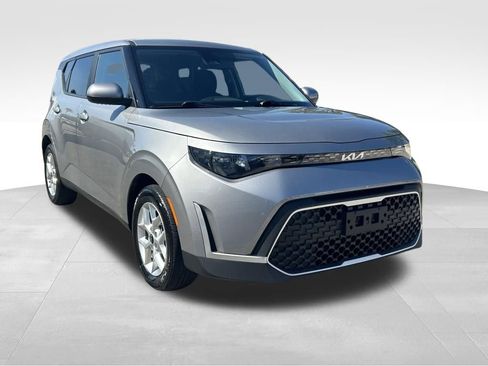 Used 2023 Kia Soul LX w/ Option Group 015 FWD image 2