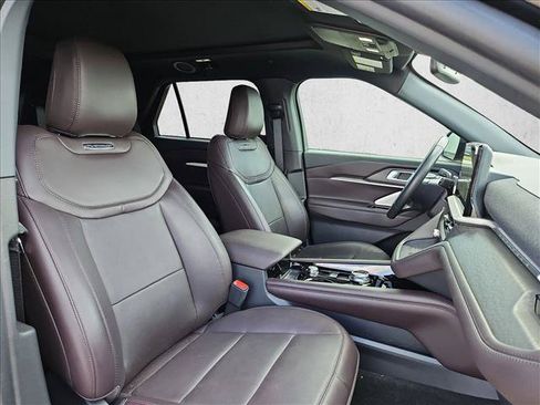 Used 2025 Ford Explorer Platinum RWD image 22