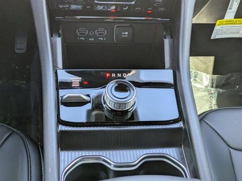 New 2025 Jeep Grand Cherokee Limited w/ Black Appearance Package image 17