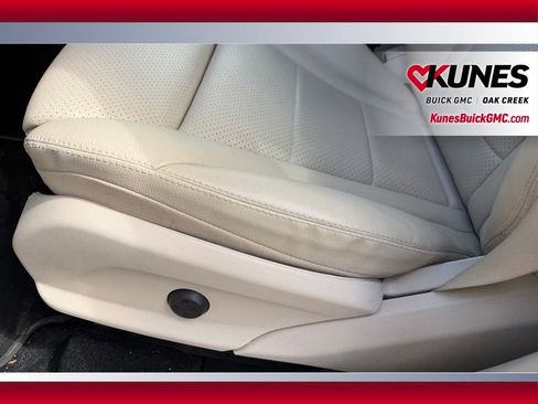 Used 2018 Mercedes-Benz GLC 300 4MATIC image 8