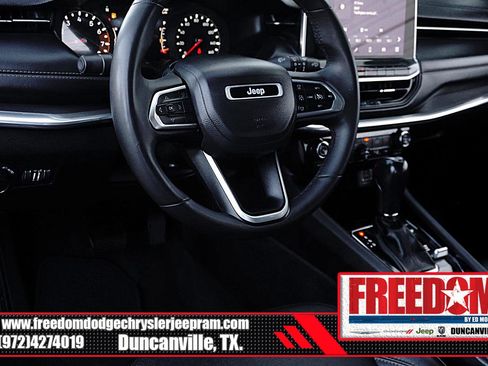 Certified 2023 Jeep Compass Limited image 25