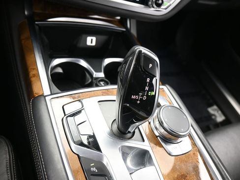 Used 2016 BMW 750i xDrive image 34