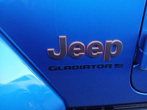 Used 2023 Jeep Gladiator Mojave w/ Cold Weather Group AWD/4WD image 2