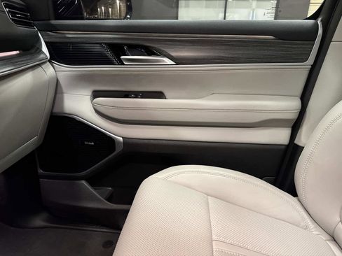 Used 2024 Jeep Wagoneer Series III w/ Premium Group I image 25