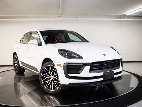 Certified 2023 Porsche Macan AWD/4WD image 9