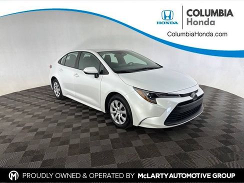 Used 2025 Toyota Corolla LE FWD image 1