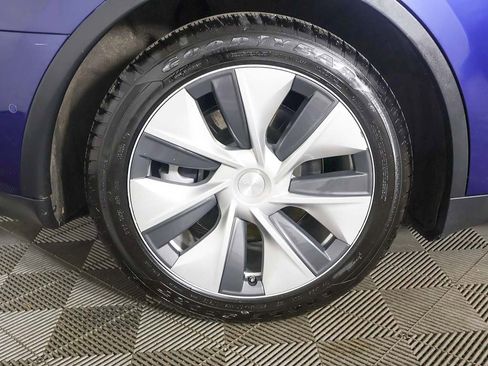 Used 2022 Tesla Model Y Long Range image 18