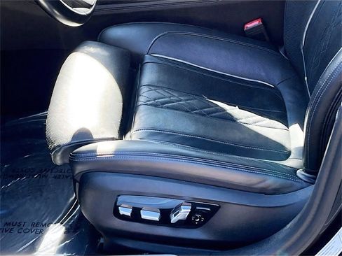 Used 2019 BMW 750i w/ Executive Package image 12