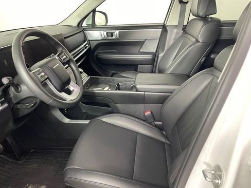 Used 2025 Hyundai Santa Fe SEL AWD/4WD image 2