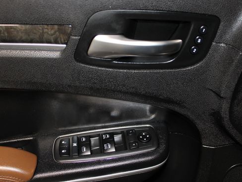 Used 2019 Chrysler 300 Limited w/ Safetytec Plus Group RWD image 14
