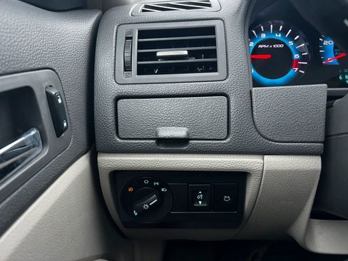 Used 2010 Ford Fusion SE image 21