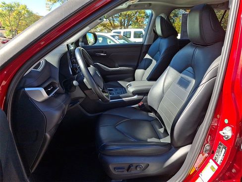 Used 2020 Toyota Highlander XLE image 15